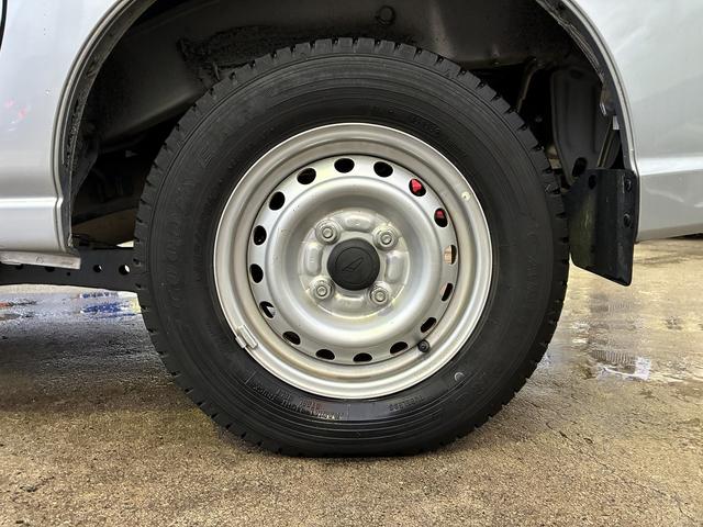 ハイゼットカーゴ ＤＸ　ＳＡＩＩＩ　ＨＲ☆ＳＡ３☆純正オーディオ☆ＯＰ大型室内ＬＥＤ灯☆ＯＰ間仕切りカーテン☆オーバーヘッドコンソール☆ＬＥＤヘッドライト☆衝突軽減ブレーキ☆レーンキープ☆オートハイビーム☆パワーウィンドウ☆ＡＢＳ☆（12枚目）