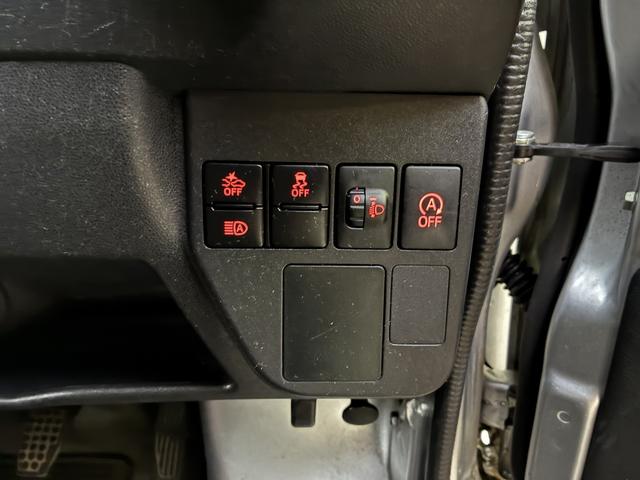 ハイゼットカーゴ ＤＸ　ＳＡＩＩＩ　ＨＲ☆ＳＡ３☆純正オーディオ☆ＯＰ大型室内ＬＥＤ灯☆ＯＰ間仕切りカーテン☆オーバーヘッドコンソール☆ＬＥＤヘッドライト☆衝突軽減ブレーキ☆レーンキープ☆オートハイビーム☆パワーウィンドウ☆ＡＢＳ☆（17枚目）