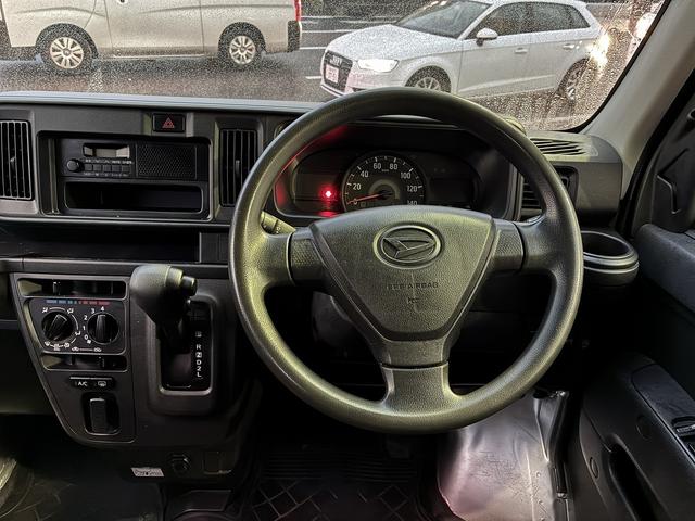 ハイゼットカーゴ ＤＸ　ＳＡＩＩＩ　ＨＲ☆ＳＡ３☆純正オーディオ☆ＯＰ大型室内ＬＥＤ灯☆ＯＰ間仕切りカーテン☆オーバーヘッドコンソール☆ＬＥＤヘッドライト☆衝突軽減ブレーキ☆レーンキープ☆オートハイビーム☆パワーウィンドウ☆ＡＢＳ☆（68枚目）
