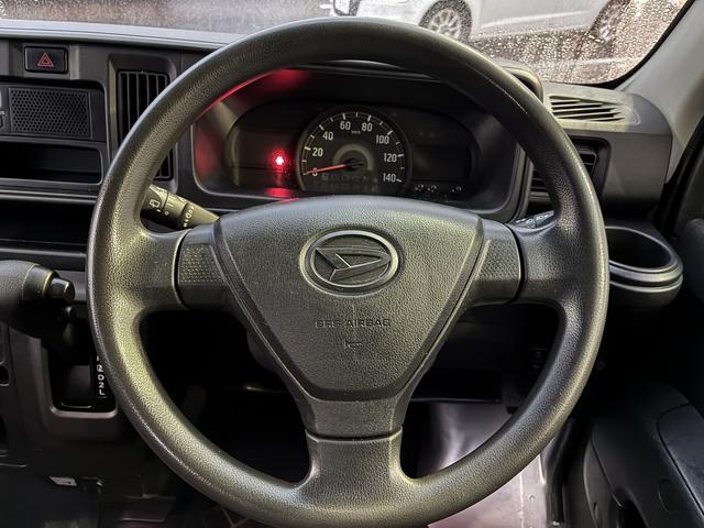 ハイゼットカーゴ ＤＸ　ＳＡＩＩＩ　ＨＲ☆ＳＡ３☆純正オーディオ☆ＯＰ大型室内ＬＥＤ灯☆ＯＰ間仕切りカーテン☆オーバーヘッドコンソール☆ＬＥＤヘッドライト☆衝突軽減ブレーキ☆レーンキープ☆オートハイビーム☆パワーウィンドウ☆ＡＢＳ☆（69枚目）
