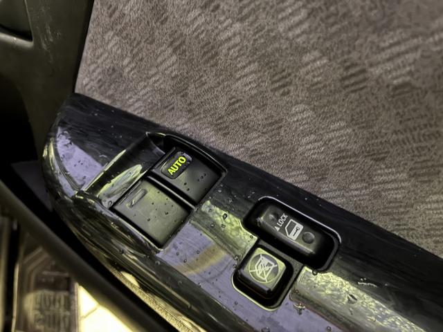 ハイエースワゴン ＧＬ　４ＷＤ☆ミドルルーフ☆ワイドボディ☆ナビ☆ＴＶ☆ＢＴ☆ＤＶＤ☆バックカメラ☆Ａｌｐｉｎｅ１０．２インチフリップダウン☆荷室ベットキット☆ＢＦグッドリッチホワイトレターＡＴタイヤ☆革シートカバー☆（17枚目）