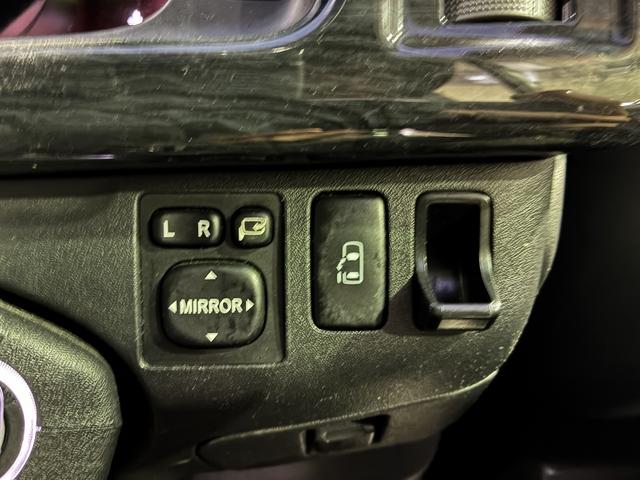 ハイエースワゴン ＧＬ　４ＷＤ☆ミドルルーフ☆ワイドボディ☆ナビ☆ＴＶ☆ＢＴ☆ＤＶＤ☆バックカメラ☆Ａｌｐｉｎｅ１０．２インチフリップダウン☆荷室ベットキット☆ＢＦグッドリッチホワイトレターＡＴタイヤ☆革シートカバー☆（18枚目）