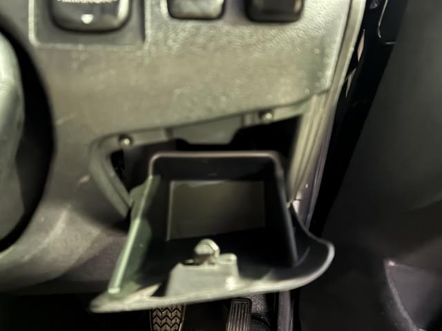 ハイエースワゴン ＧＬ　４ＷＤ☆ミドルルーフ☆ワイドボディ☆ナビ☆ＴＶ☆ＢＴ☆ＤＶＤ☆バックカメラ☆Ａｌｐｉｎｅ１０．２インチフリップダウン☆荷室ベットキット☆ＢＦグッドリッチホワイトレターＡＴタイヤ☆革シートカバー☆（19枚目）