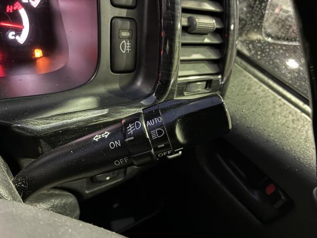 ハイエースワゴン ＧＬ　４ＷＤ☆ミドルルーフ☆ワイドボディ☆ナビ☆ＴＶ☆ＢＴ☆ＤＶＤ☆バックカメラ☆Ａｌｐｉｎｅ１０．２インチフリップダウン☆荷室ベットキット☆ＢＦグッドリッチホワイトレターＡＴタイヤ☆革シートカバー☆（20枚目）