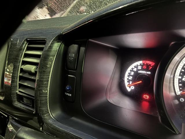 ハイエースワゴン ＧＬ　４ＷＤ☆ミドルルーフ☆ワイドボディ☆ナビ☆ＴＶ☆ＢＴ☆ＤＶＤ☆バックカメラ☆Ａｌｐｉｎｅ１０．２インチフリップダウン☆荷室ベットキット☆ＢＦグッドリッチホワイトレターＡＴタイヤ☆革シートカバー☆（25枚目）