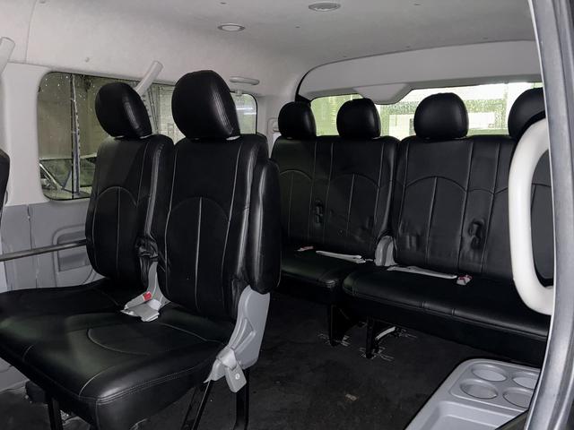 ハイエースワゴン ＧＬ　４ＷＤ☆ミドルルーフ☆ワイドボディ☆ナビ☆ＴＶ☆ＢＴ☆ＤＶＤ☆バックカメラ☆Ａｌｐｉｎｅ１０．２インチフリップダウン☆荷室ベットキット☆ＢＦグッドリッチホワイトレターＡＴタイヤ☆革シートカバー☆（54枚目）
