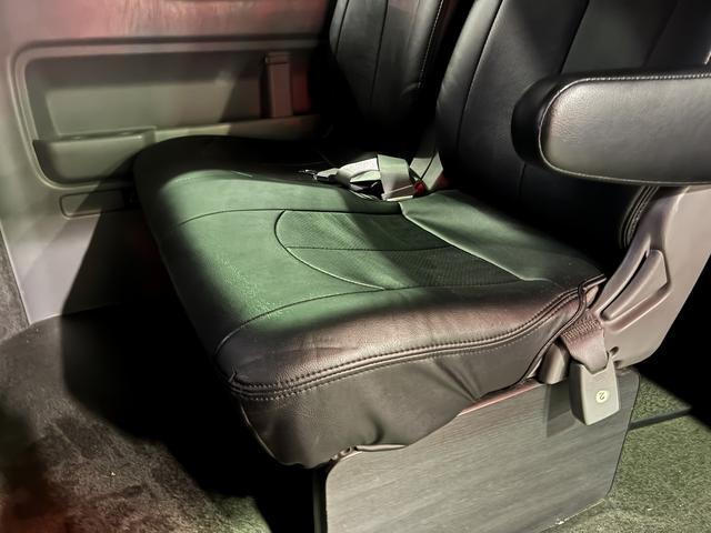 ハイエースワゴン ＧＬ　４ＷＤ☆ミドルルーフ☆ワイドボディ☆ナビ☆ＴＶ☆ＢＴ☆ＤＶＤ☆バックカメラ☆Ａｌｐｉｎｅ１０．２インチフリップダウン☆荷室ベットキット☆ＢＦグッドリッチホワイトレターＡＴタイヤ☆革シートカバー☆（55枚目）