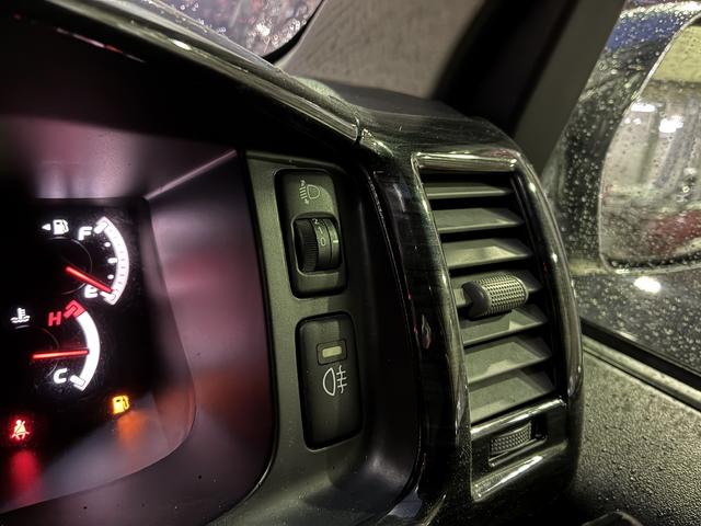 ハイエースワゴン ＧＬ　４ＷＤ☆ミドルルーフ☆ワイドボディ☆ナビ☆ＴＶ☆ＢＴ☆ＤＶＤ☆バックカメラ☆Ａｌｐｉｎｅ１０．２インチフリップダウン☆荷室ベットキット☆ＢＦグッドリッチホワイトレターＡＴタイヤ☆革シートカバー☆（72枚目）