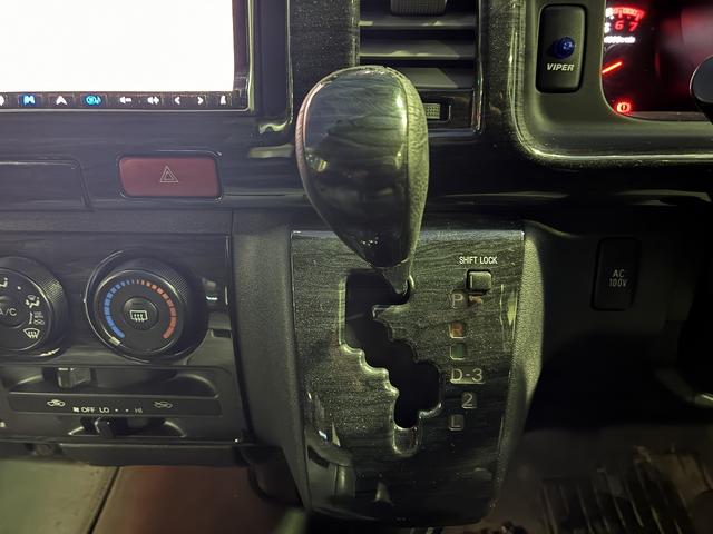 ハイエースワゴン ＧＬ　４ＷＤ☆ミドルルーフ☆ワイドボディ☆ナビ☆ＴＶ☆ＢＴ☆ＤＶＤ☆バックカメラ☆Ａｌｐｉｎｅ１０．２インチフリップダウン☆荷室ベットキット☆ＢＦグッドリッチホワイトレターＡＴタイヤ☆革シートカバー☆（76枚目）