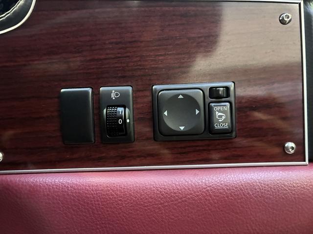 ビュート 12ST 光岡車☆オプション専用ウッド×赤革インパネ☆ストラーダSDナビ☆フルセグTV☆DVD再生☆ルームミラー型前後ドラレコ☆ETC☆赤革シートカバー☆禁煙車☆キーレスキー☆(18枚目)