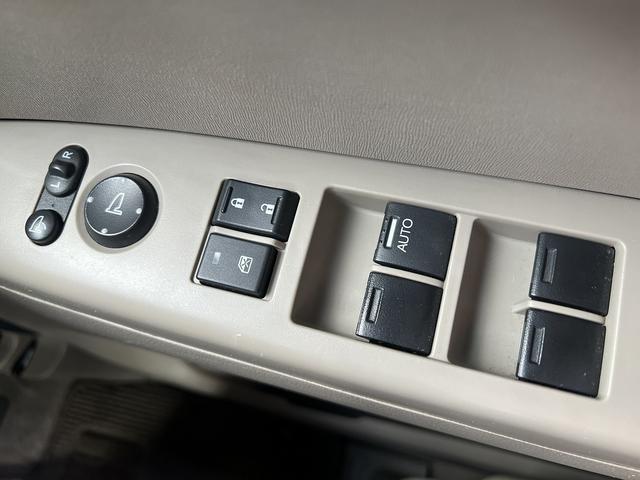 Ｎ－ＢＯＸ Ｇ・Ｌパッケージ　純正ナビ☆ＴＶ☆Ｂｌｕｅｔｏｏｔｈ☆ＳＤ☆ＤＶＤ視聴☆バックカメラ☆ステアリングリモコン☆エマージェンシーストップシグナル☆両側パワースライドドア☆ＥＴＣ☆純正１４インチアルミ☆ＨＩＤライト☆（17枚目）