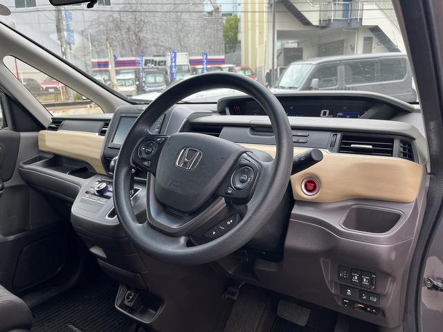 フリード Ｇ・ホンダセンシング　禁煙車！４ＷＤ！専用メモリーナビ！Ｂｌｕｅ　ｔｏｏｔｈ！バックカメラ！ＵＳＢ！レーダークルーズコントロール！ホンダセンシング！レーンキーピングアシスト！両側電動スライドドア！イドリングストップ！ＥＴＣ（13枚目）