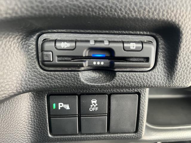 N-BOXカスタム Lターボ 禁煙車!8インチSDナビ!10インチ後席モニター!フルセグ!バックカメラ!Blue tooth!ホンダセンシング!アダクティブレーダークルーズ!前席シートヒーター!ハーフレザーシート!両側電動スライド(18枚目)