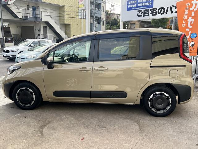 シエンタ ハイブリッドＺ　トヨタセーフティセンス☆トヨタチームメイト☆アドバンスドパーク☆透視パノラミックビュー☆純正１０．５インチナビ☆フルセグＴＶ☆純正後席１２．１インチフリップダウン☆シートヒーター・ステアヒーター☆（10枚目）