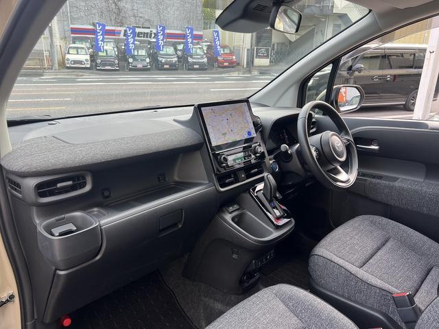 シエンタ ハイブリッドＺ　トヨタセーフティセンス☆トヨタチームメイト☆アドバンスドパーク☆透視パノラミックビュー☆純正１０．５インチナビ☆フルセグＴＶ☆純正後席１２．１インチフリップダウン☆シートヒーター・ステアヒーター☆（54枚目）