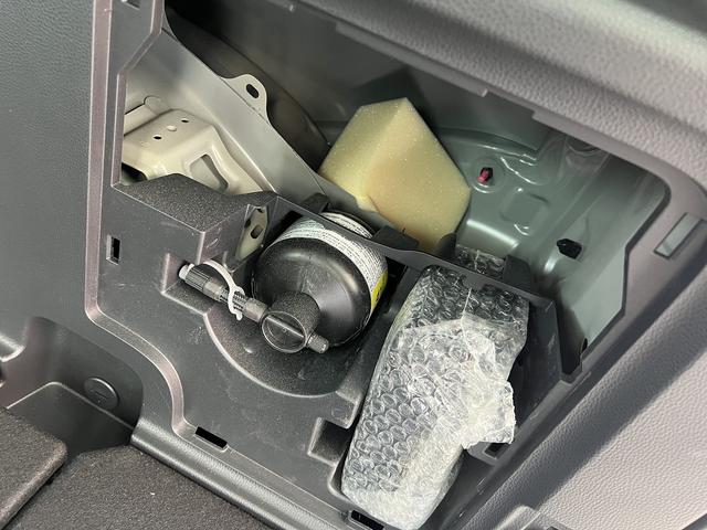 シエンタ ハイブリッドＺ　トヨタセーフティセンス☆トヨタチームメイト☆アドバンスドパーク☆透視パノラミックビュー☆純正１０．５インチナビ☆フルセグＴＶ☆純正後席１２．１インチフリップダウン☆シートヒーター・ステアヒーター☆（68枚目）