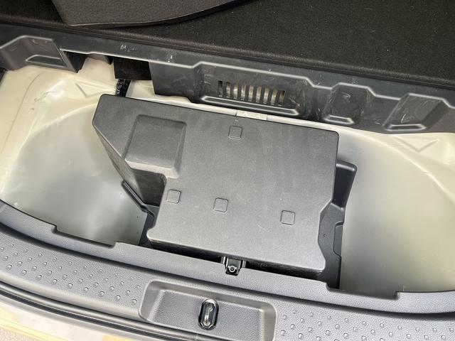 シエンタ ハイブリッドＺ　トヨタセーフティセンス☆トヨタチームメイト☆アドバンスドパーク☆透視パノラミックビュー☆純正１０．５インチナビ☆フルセグＴＶ☆純正後席１２．１インチフリップダウン☆シートヒーター・ステアヒーター☆（70枚目）