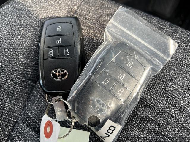 シエンタ ハイブリッドＺ　トヨタセーフティセンス☆トヨタチームメイト☆アドバンスドパーク☆透視パノラミックビュー☆純正１０．５インチナビ☆フルセグＴＶ☆純正後席１２．１インチフリップダウン☆シートヒーター・ステアヒーター☆（74枚目）