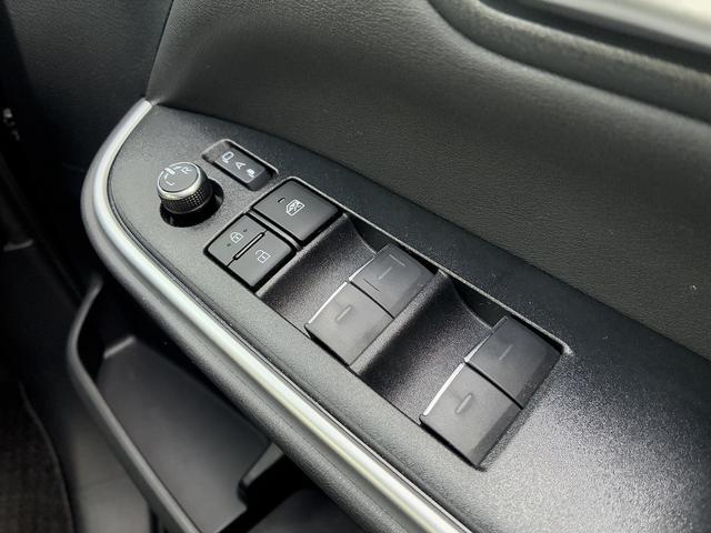 ヴォクシー ハイブリッドS-Z トヨタセーフティセンス☆トヨタチームメイト☆リモート付アドバンスドパーク☆10.5インチ純正ナビ☆フルセグTV☆BT☆USB☆全方位パノラマビューカメラ☆純正14型フリップダウン☆ハーフレザー☆(22枚目)