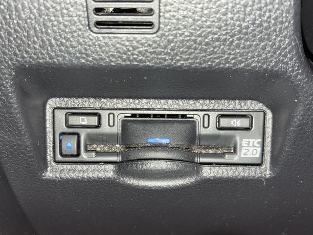 ヴォクシー ハイブリッドS-Z トヨタセーフティセンス☆トヨタチームメイト☆リモート付アドバンスドパーク☆10.5インチ純正ナビ☆フルセグTV☆BT☆USB☆全方位パノラマビューカメラ☆純正14型フリップダウン☆ハーフレザー☆(30枚目)