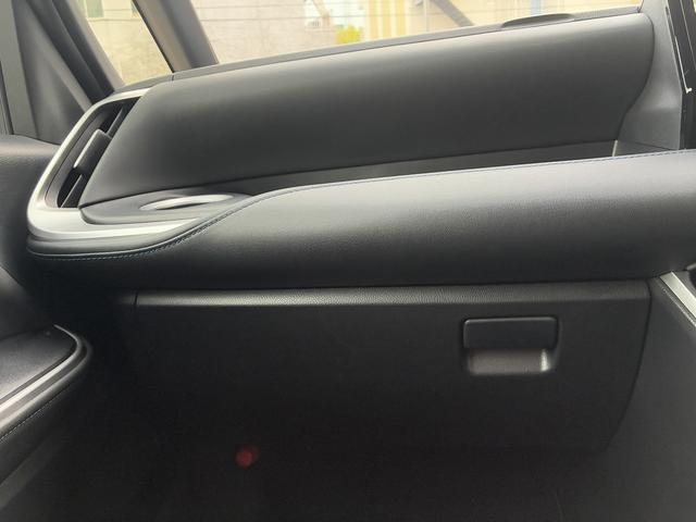 ヴォクシー ハイブリッドS-Z トヨタセーフティセンス☆トヨタチームメイト☆リモート付アドバンスドパーク☆10.5インチ純正ナビ☆フルセグTV☆BT☆USB☆全方位パノラマビューカメラ☆純正14型フリップダウン☆ハーフレザー☆(40枚目)