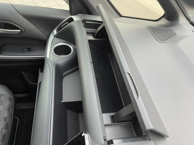 ヴォクシー ハイブリッドS-Z トヨタセーフティセンス☆トヨタチームメイト☆リモート付アドバンスドパーク☆10.5インチ純正ナビ☆フルセグTV☆BT☆USB☆全方位パノラマビューカメラ☆純正14型フリップダウン☆ハーフレザー☆(43枚目)