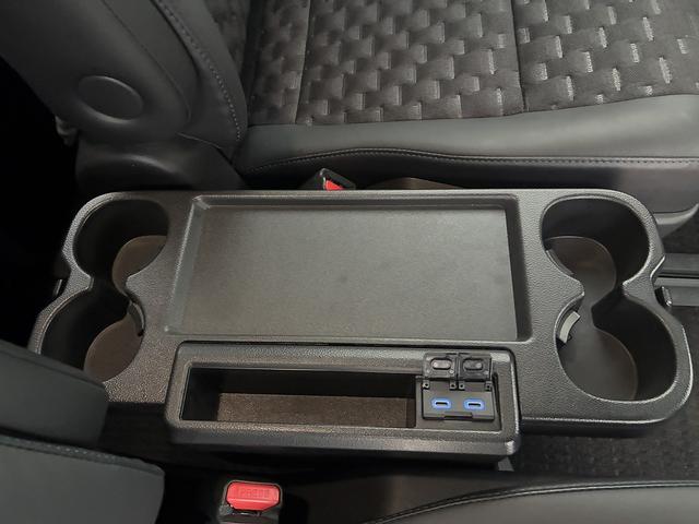 ヴォクシー ハイブリッドS-Z トヨタセーフティセンス☆トヨタチームメイト☆リモート付アドバンスドパーク☆10.5インチ純正ナビ☆フルセグTV☆BT☆USB☆全方位パノラマビューカメラ☆純正14型フリップダウン☆ハーフレザー☆(60枚目)