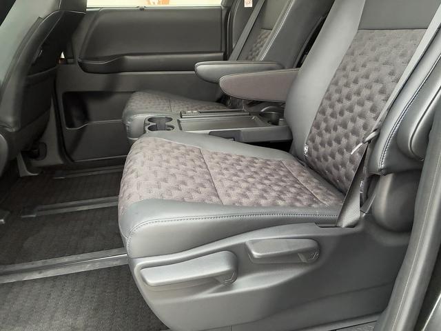 ヴォクシー ハイブリッドS-Z トヨタセーフティセンス☆トヨタチームメイト☆リモート付アドバンスドパーク☆10.5インチ純正ナビ☆フルセグTV☆BT☆USB☆全方位パノラマビューカメラ☆純正14型フリップダウン☆ハーフレザー☆(69枚目)