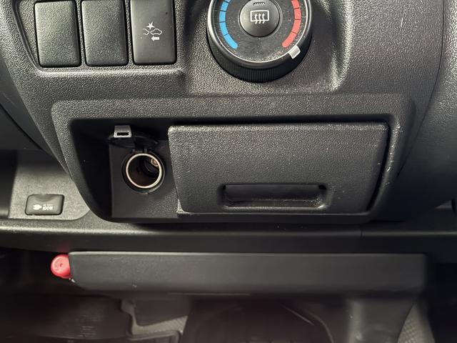 ハイエースバン ロングＤＸ　５型！トヨタ車体リフト付バン！パワーリフト２６０ＫＧ！純正メモリーナビ！地デジＴＶ！バックカメラ！ＡＵＸ！ＢＴ！トヨタセーフティセンス！レーンキーピングアシスト！オートハイビーム！ＡＣ１００Ｖ電源！（34枚目）