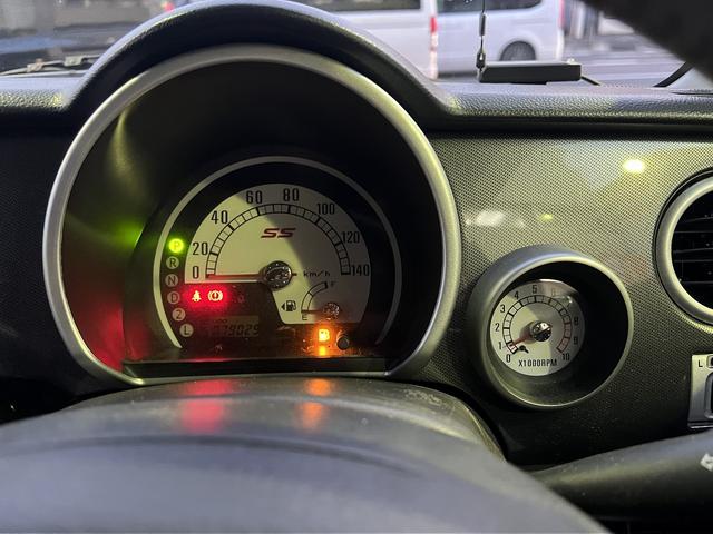 アルトラパン ＳＳ　ターボ☆スズキスポーツ車高調☆専用１４インチＡＷ☆ＭＯＭＯステ☆バケットシート☆タコメーター☆カロッツェリアオーディオ☆ＡＵＸ☆ＵＳＢ☆ポータブルナビ☆マフラーカッター☆ドライブレコーダー☆電動ミラー（18枚目）