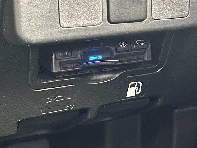 トール カスタムＧ　リミテッド　ＳＡＩＩＩ　８インチナビ☆フルセグＴＶ☆ＵＳＢ☆ＢＴ☆全方位カメラ☆前席シートヒーター☆両側パワースライドドア☆後席サンシェード☆左右シートバックテーブル☆ＥＴＣ☆ステアリングリモコン☆革巻きステア☆（21枚目）