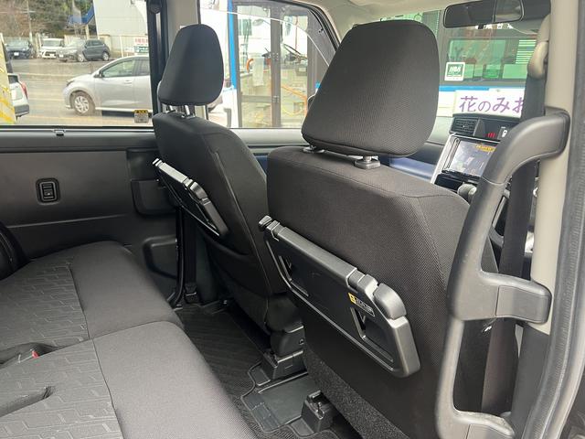 トール カスタムＧ　リミテッド　ＳＡＩＩＩ　８インチナビ☆フルセグＴＶ☆ＵＳＢ☆ＢＴ☆全方位カメラ☆前席シートヒーター☆両側パワースライドドア☆後席サンシェード☆左右シートバックテーブル☆ＥＴＣ☆ステアリングリモコン☆革巻きステア☆（41枚目）