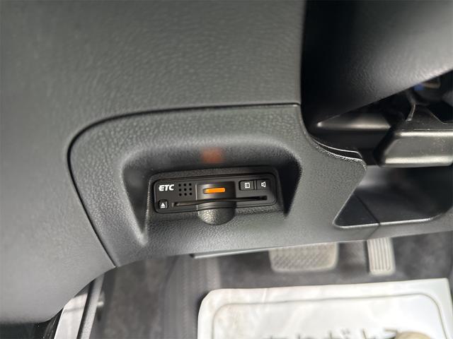 フィットシャトルハイブリッド ハイブリッド・ナビプレミアムセレクション　禁煙車　ＨＤＤナビ　バックカメラ　ワンセグ　ＤＶＤ　ハーフレザーシート　ＨＩＤ　ＥＴＣ　クルーズコントロール　横滑り防止装置　スマートキー　社外１５インチＡＷ　タイミングチェーン（18枚目）