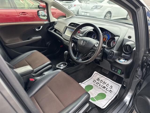 フィットシャトルハイブリッド ハイブリッド・ナビプレミアムセレクション　禁煙車　ＨＤＤナビ　バックカメラ　ワンセグ　ＤＶＤ　ハーフレザーシート　ＨＩＤ　ＥＴＣ　クルーズコントロール　横滑り防止装置　スマートキー　社外１５インチＡＷ　タイミングチェーン（33枚目）