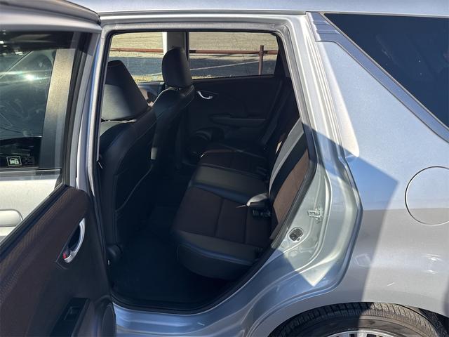 フィットシャトルハイブリッド ハイブリッド・スマートセレクション 禁煙車 USB接続 CD ハーフレザーシート HID ETC スマートキー 横滑り防止装置 社外15インチAW タイミングチェーン(31枚目)