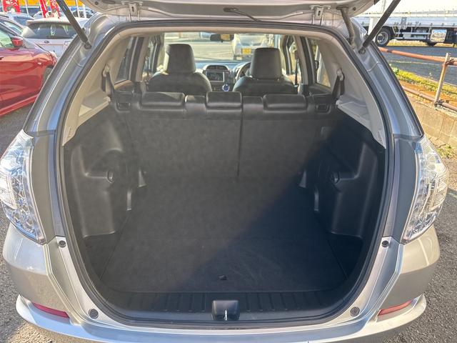 フィットシャトルハイブリッド ハイブリッド・スマートセレクション 禁煙車 USB接続 CD ハーフレザーシート HID ETC スマートキー 横滑り防止装置 社外15インチAW タイミングチェーン(39枚目)