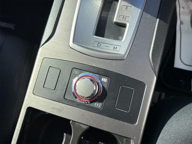 レガシィツーリングワゴン ２．５ｉアイサイト　４ＷＤ　禁煙車　ＨＤＤナビ　バックカメラ　Ｂｌｕｅｔｏｏｔｈ　ＤＶＤ　ＨＩＤ　ＥＴＣ　パワーシート　クルーズコントロール　横滑り防止装置　プッシュスタート　スマートキー　純正１８インチＡＷ　ＭＴモード（17枚目）