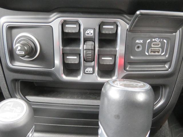 サハラ 認定中古車保証 弊社元デモカー 18インチアルミホイール 障害物センサー アダクティブクルーズコントロール レザーシート シートヒーター AppleCarPlay AndroidAuto(40枚目)