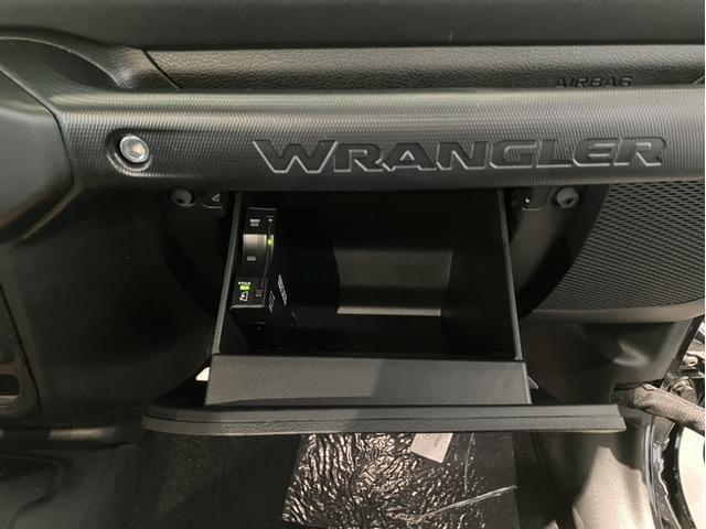 ルビコン4xe フル装備 ワンオーナー車両 衝突被害軽減ブレーキ コーナーセンサー アダクティブクルーズコントロール Uconnectナビ搭載 ETC2.0車載器 バックカメラ LEDヘッドライト Bluetooth(38枚目)