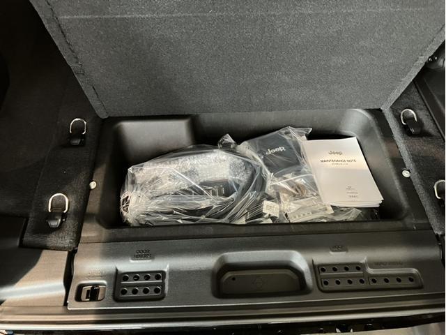 ルビコン4xe フル装備 ワンオーナー車両 衝突被害軽減ブレーキ コーナーセンサー アダクティブクルーズコントロール Uconnectナビ搭載 ETC2.0車載器 バックカメラ LEDヘッドライト Bluetooth(50枚目)