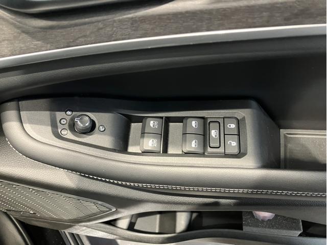 ジープ・グランドチェロキーＬ リミテッド　新車保証継承　ＡｐｐｌｅＣａｒｐｌａｙ　ＡｎｄｒｏｉｄＡｕｔｏ　ＥＴＣ２．０　弊社試乗車（30枚目）