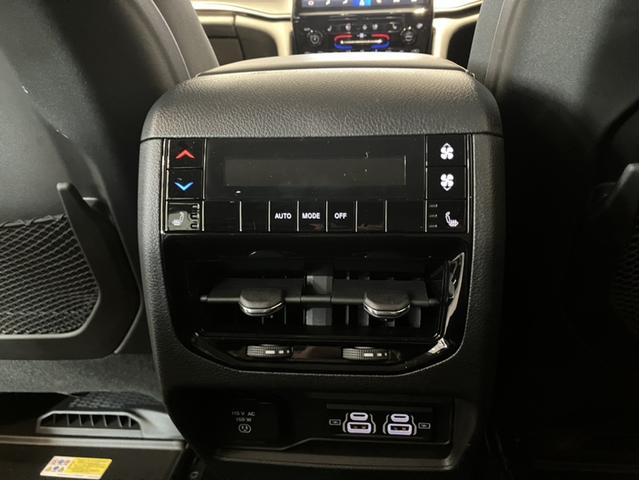 ジープ・グランドチェロキーＬ リミテッド　新車保証継承　ＡｐｐｌｅＣａｒｐｌａｙ　ＡｎｄｒｏｉｄＡｕｔｏ　ＥＴＣ２．０　弊社試乗車（65枚目）