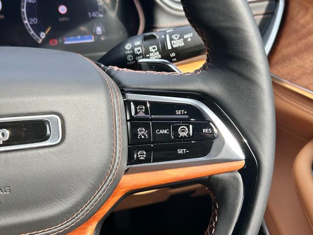 ジープ・グランドチェロキーＬ サミット　リザーブ　弊社デモカー　新車保証継承　エアサス　Ｖ６エンジン　３．６Ｌ　シートマッサージ　ファムカメラ　４ＷＤ　全周囲カメラ　サンルーフ　純正アルミホイール２１インチ（40枚目）
