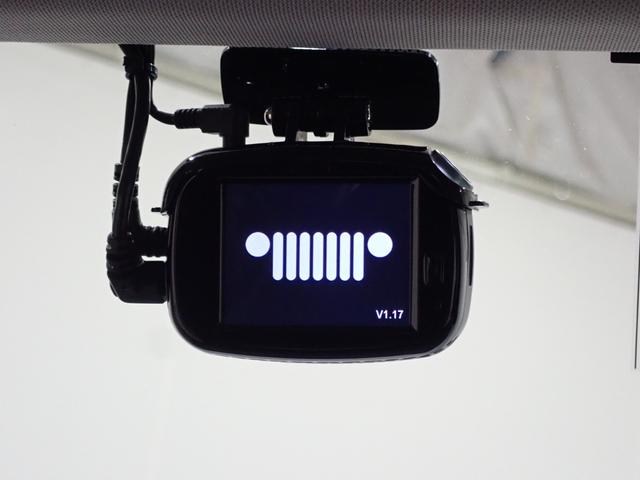 ジープ・レネゲード リミテッド　認定中古車保証　ＡｐｐｌｅＣａｒｐｌａｙ　ＡｎｄｒｏｉｄＡｕｔｏ　ＥＴＣ２．０　純正１８インチアルミホイール　ブラックレザーシート　シートヒーター　ステアリングヒーター（46枚目）