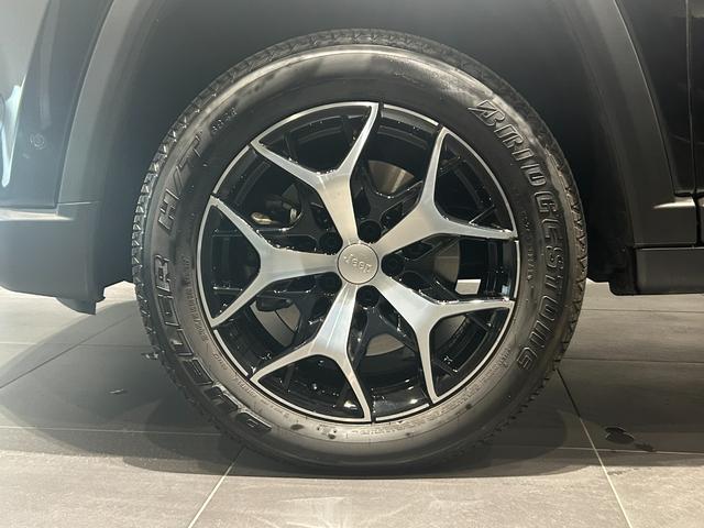 ジープ・コマンダー リミテッド　新車保証継承　弊社元試乗車　認定中古車保証　ＡｐｐｌｅＣａｒｐｌａｙ　ＡｎｄｒｏｉｄＡｕｔｏ　ＥＴＣ２．０　ディーゼル　７人乗り３列シート（5枚目）