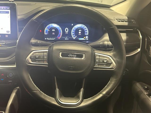 ジープ・コマンダー リミテッド　新車保証継承　弊社元試乗車　認定中古車保証　ＡｐｐｌｅＣａｒｐｌａｙ　ＡｎｄｒｏｉｄＡｕｔｏ　ＥＴＣ２．０　ディーゼル　７人乗り３列シート（6枚目）