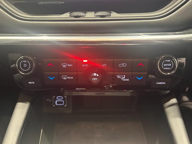 ジープ・コマンダー リミテッド　新車保証継承　弊社元試乗車　認定中古車保証　ＡｐｐｌｅＣａｒｐｌａｙ　ＡｎｄｒｏｉｄＡｕｔｏ　ＥＴＣ２．０　ディーゼル　７人乗り３列シート（10枚目）