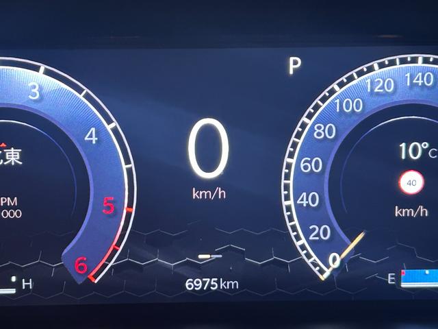 ジープ・コマンダー リミテッド　新車保証継承　弊社元試乗車　認定中古車保証　ＡｐｐｌｅＣａｒｐｌａｙ　ＡｎｄｒｏｉｄＡｕｔｏ　ＥＴＣ２．０　ディーゼル　７人乗り３列シート（12枚目）