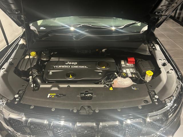 ジープ・コマンダー リミテッド　新車保証継承　弊社元試乗車　認定中古車保証　ＡｐｐｌｅＣａｒｐｌａｙ　ＡｎｄｒｏｉｄＡｕｔｏ　ＥＴＣ２．０　ディーゼル　７人乗り３列シート（13枚目）