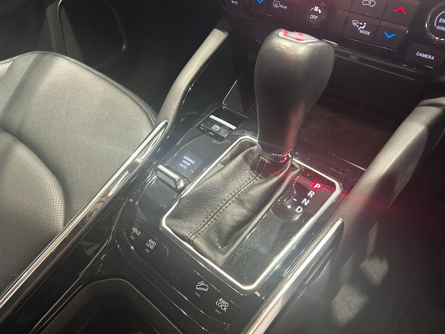 ジープ・コマンダー リミテッド　新車保証継承　弊社元試乗車　認定中古車保証　ＡｐｐｌｅＣａｒｐｌａｙ　ＡｎｄｒｏｉｄＡｕｔｏ　ＥＴＣ２．０　ディーゼル　７人乗り３列シート（15枚目）